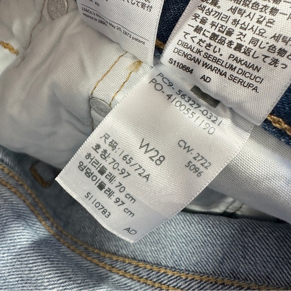 NWT Levi’s Women’s 501 Original Fit High Rise Jean Short 2.5” in Med Wash 28 - Picture 11 of 15